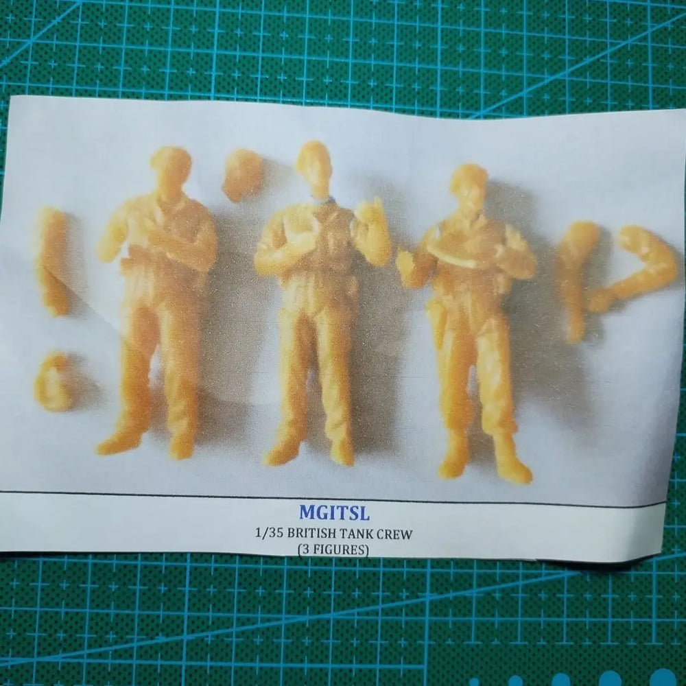 1/35 WWII British Tank Crew with Accessories, 4 Figures, Resin Model Figure Kit, Unassembled and Unpainted