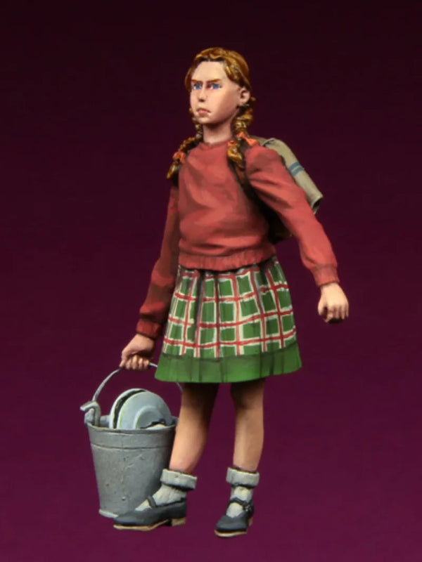 1/35 WWII European Refugee Girl, Resin Model Figure Kit, Unassembled and Unpainted