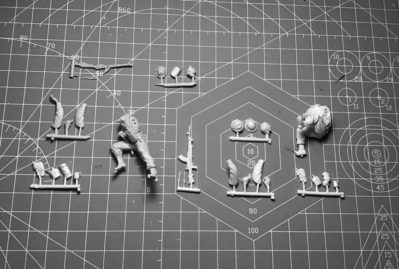 1/35 WWII British Bren Crew Normandy 1944, 2 Figures, Resin Model Figure Kit, Unassembled and Unpainted