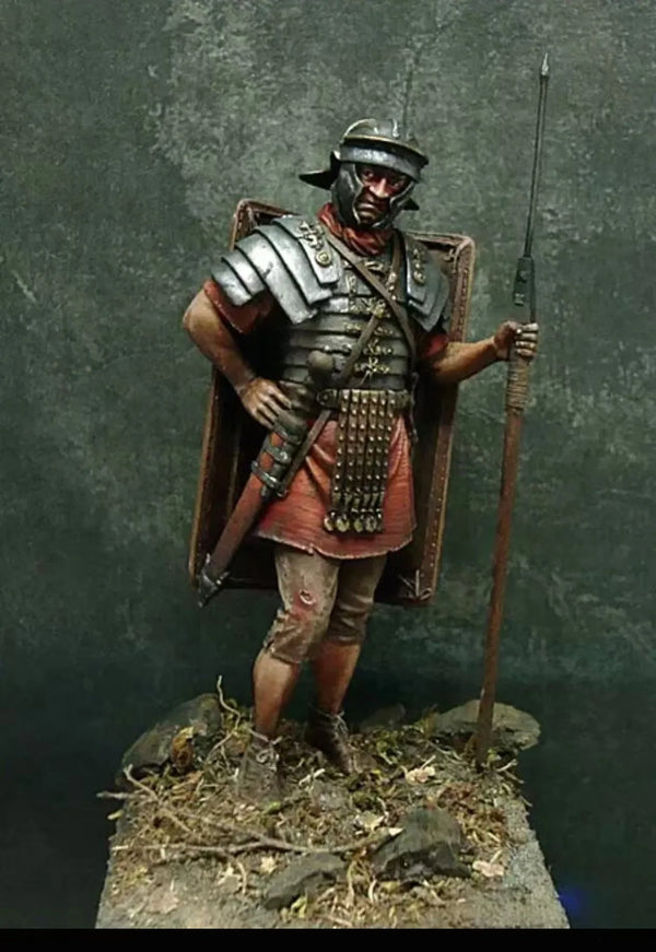 1/24 Ancient Roman Centurion with Spear and Cloak, Resin Model Figure Kit, Unassembled and Unpainted