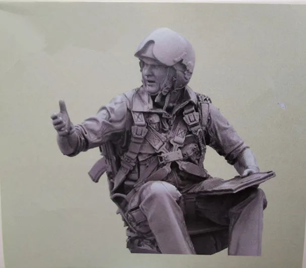 1/48 Modern Operator Seated with Communications Device, Resin Model Figure Kit, Unassembled and Unpainted