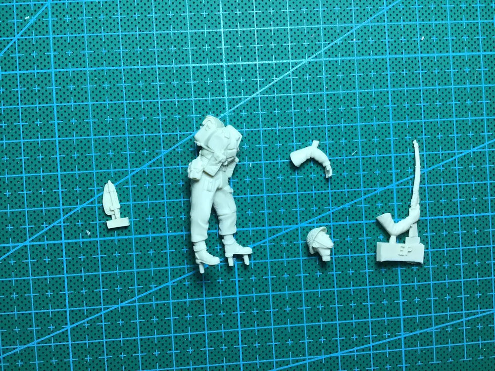 1/35 WWI Infantryman in Combat Stance, Resin Model Figure Kit, Unassembled and Unpainted