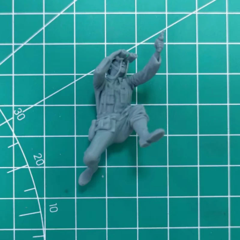 1/35 WWII German Artillery Spotter, Resin Model Figure Kit, Unassembled and Unpainted
