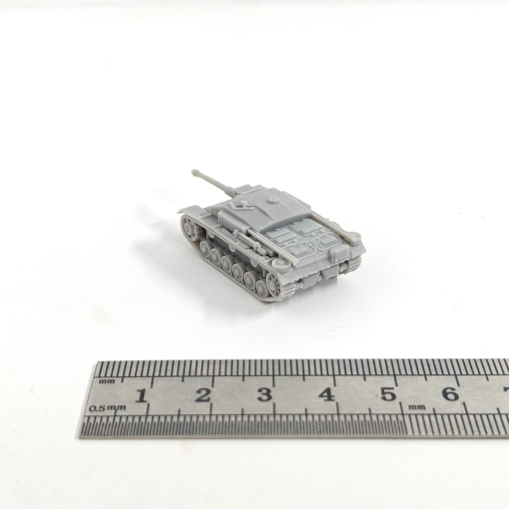 1/144 WWII StuG III Ausf F, Resin Model Vehicle Kit, Unassembled and Unpainted