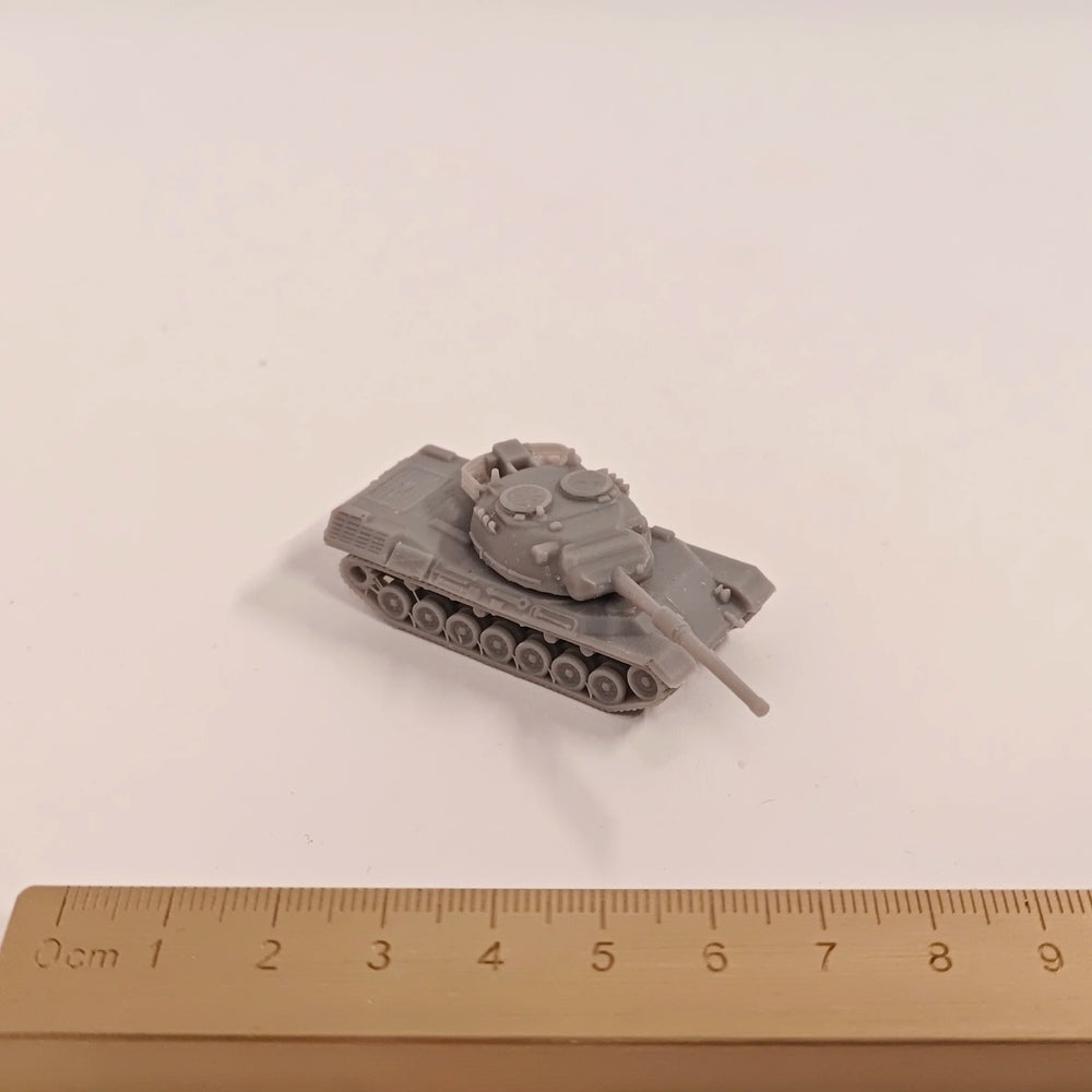 1/144 Cold War Leopard I Main Battle Tank, Resin Model Vehicle Kit, Unassembled and Unpainted