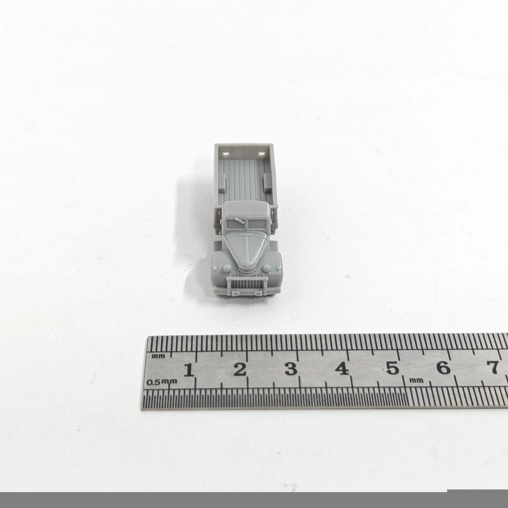 1/144 WWII British LRDG Chevrolet 30cwt, Resin Model Vehicle Kit, Unassembled and Unpainted