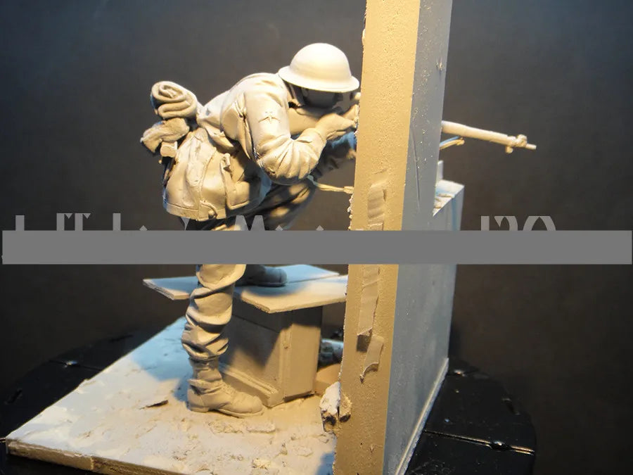 1/16 WWII British Infantry Assaulting Fortifications, Resin Model Figure Kit, Unassembled and Unpainted