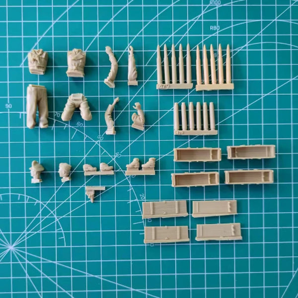 1/35 WWII Tankers Ammo Supply, 2 Figures, Resin Model Figure Kit, Unassembled and Unpainted