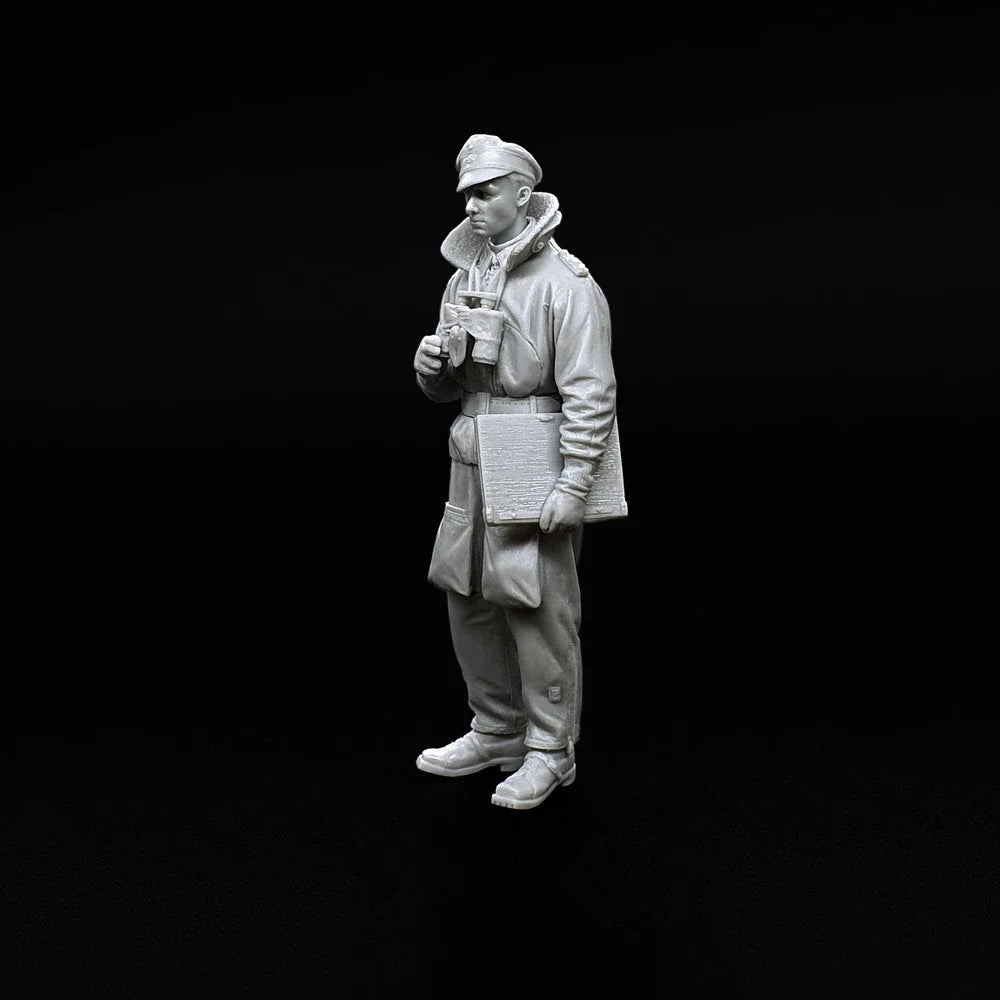 1/35 Civilian Male, Resin Model Figure Kit, Historical Theme, Unassembled and Unpainted