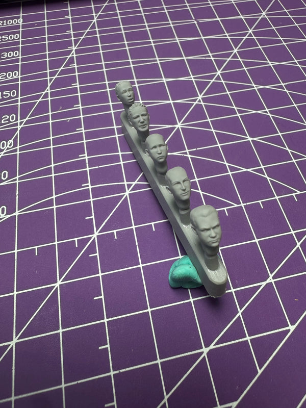 1/35 WWII Female Soldier Heads, 4 Figures, Resin Model Figure Kit, Unassembled and Unpainted