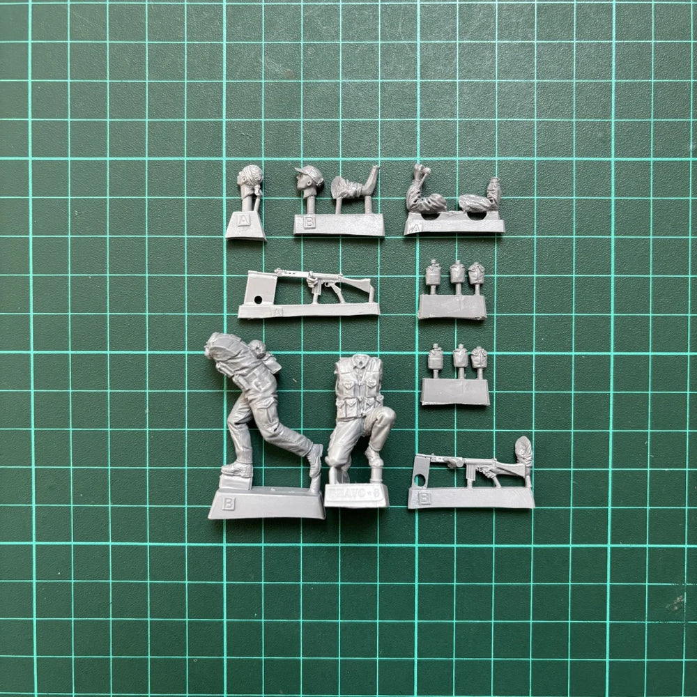 1/35 Cold War Infantry Squad Advancing, 4 Figures, Resin Model Figure Kit, Unassembled and Unpainted