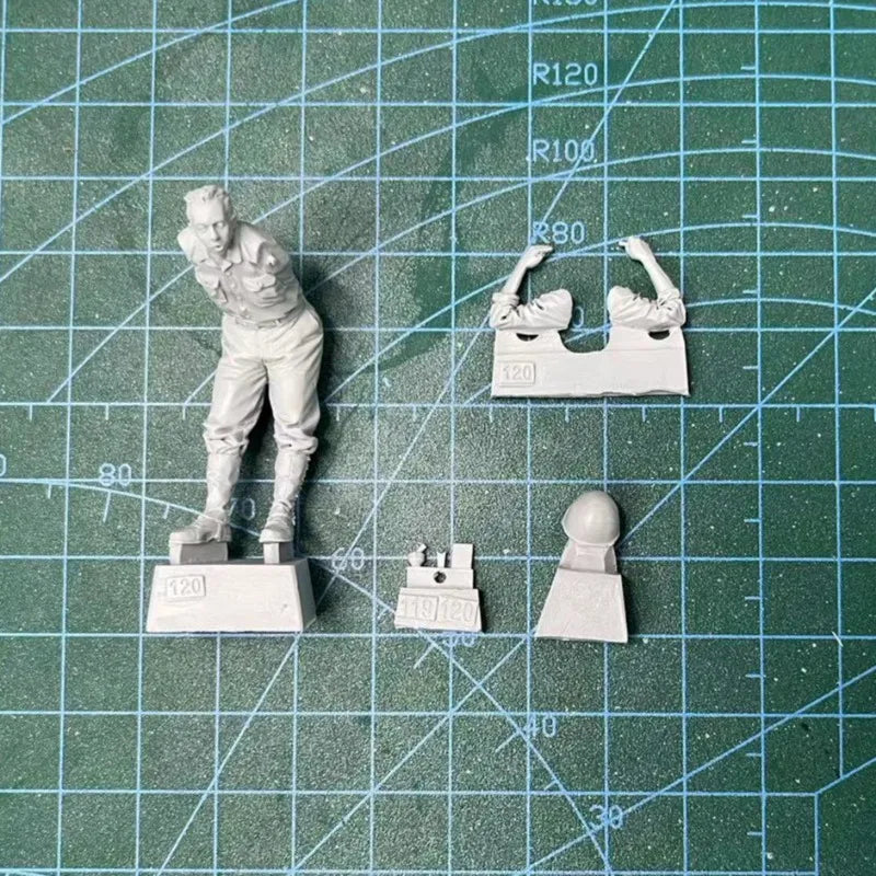 1/35 Vietnam War American Soldier Shaving, Resin Model Figure Kit, Unassembled and Unpainted