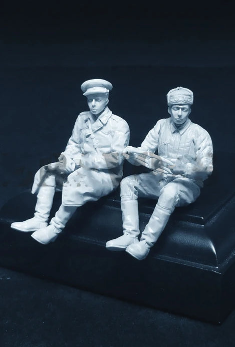 1/35 WWII German Panzer Crew Seated, 2 Figures, Resin Model Figure Kit, Unassembled and Unpainted