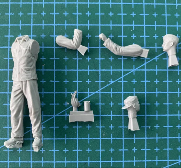 1/35 WWII Soldier with Field Equipment, Resin Model Figure Kit, Unassembled and Unpainted