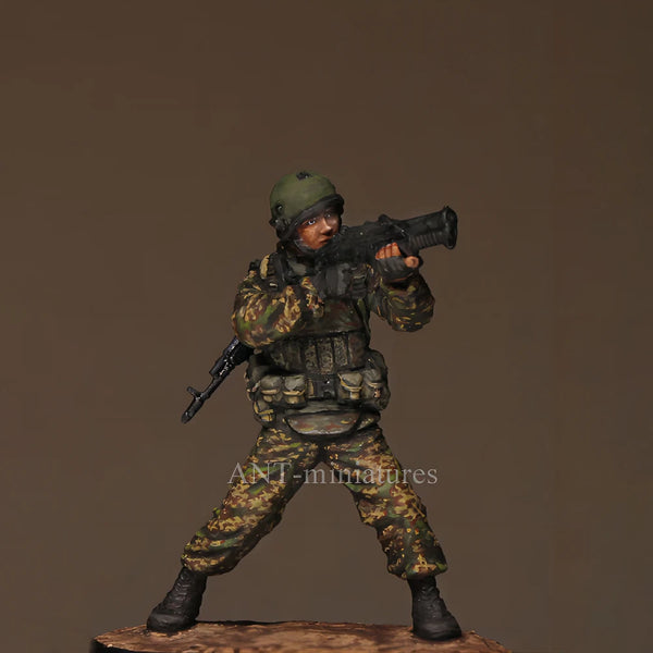 1/35 Modern Desert Infantry with Binoculars, Resin Model Figure Kit, Unassembled and Unpainted