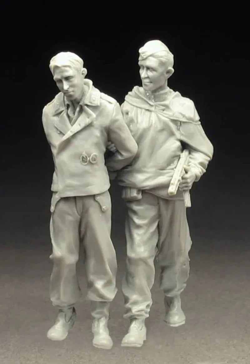 1/35 WWII Red Army Scout and Tanker, 2 Figures, Resin Model Figure Kit, Unassembled and Unpainted