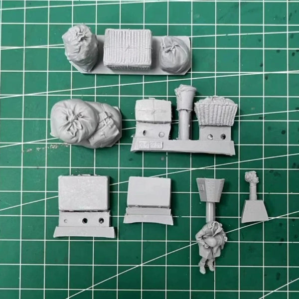 1/35 WWII Refugee Boy with Luggage, Resin Model Figure Kit, Unassembled and Unpainted