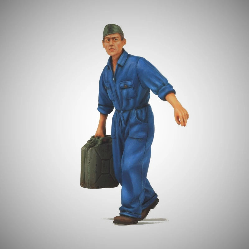 1/35 WWII Soldier with Jerry Can, Resin Model Figure Kit, Unassembled and Unpainted
