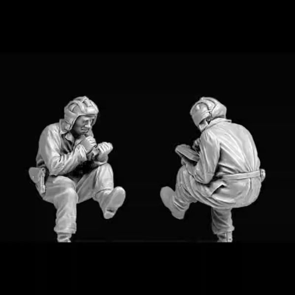 1/35 WWII Soviet Tank Crew in Action Positions, 3 Figures, Resin Model Figure Kit, Unassembled and Unpainted