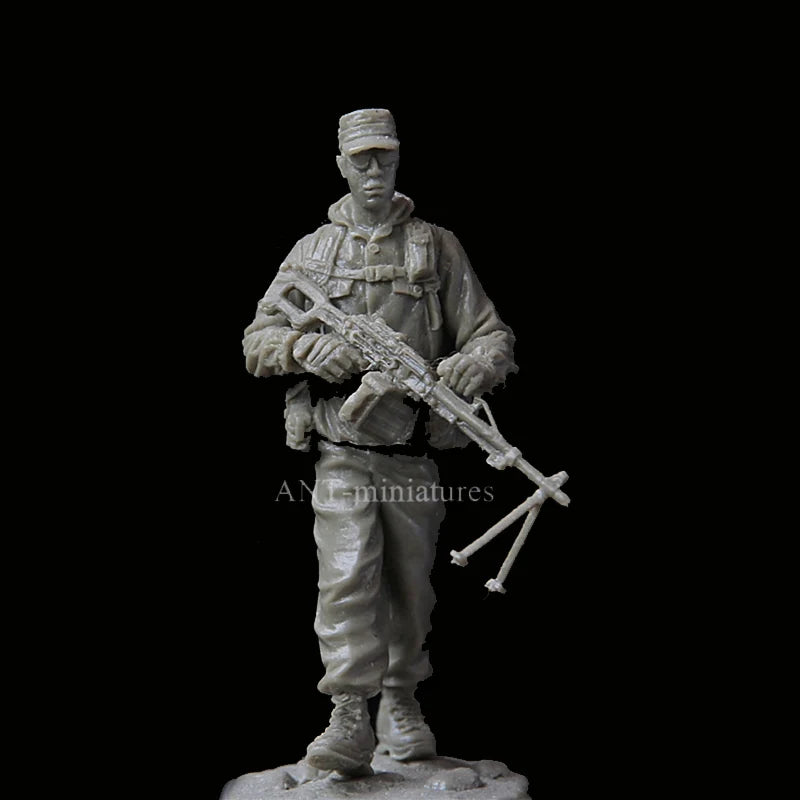 1/35 Modern Infantry Fireteam with Machine Gunner, 4 Figures, Resin Model Figure Kit, Unassembled and Unpainted