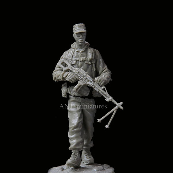1/35 Modern Infantry Fireteam with Machine Gunner, 4 Figures, Resin Model Figure Kit, Unassembled and Unpainted