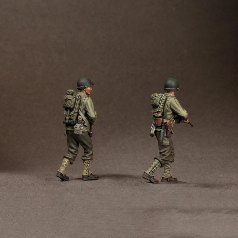 1/35 WWII German Infantry Squad Advancing, 2 Figures, Resin Model Figure Kit, Unassembled and Unpainted
