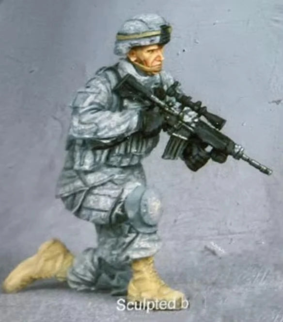 1/35 Modern Infantryman in Digital Camo Kneeling, Resin Model Figure Kit, Unassembled and Unpainted