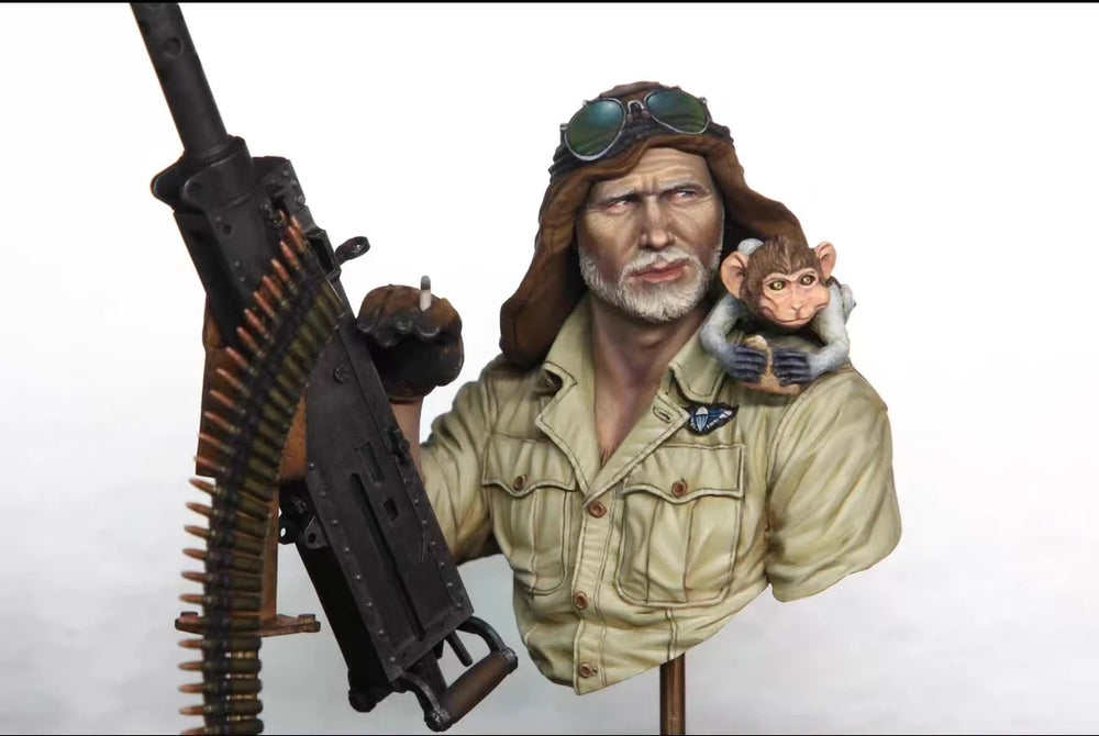 1/10 WWII German Soldier with MG42, Resin Model Figure Kit, Unassembled and Unpainted
