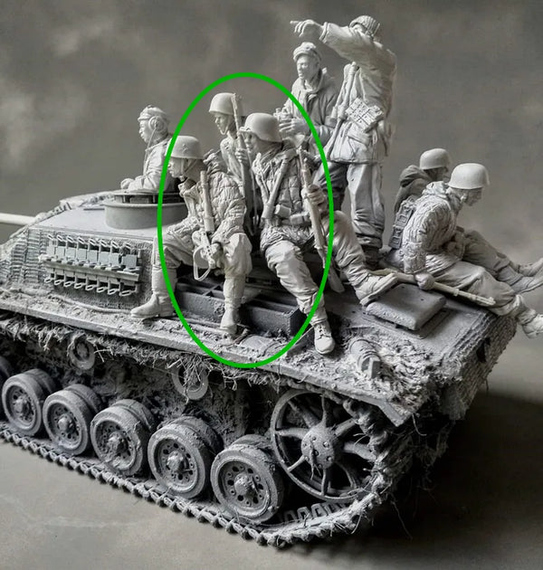1/16 WWII German Soldiers & Tank, 8 Figures, Resin Model Figure Kit, Unassembled and Unpainted