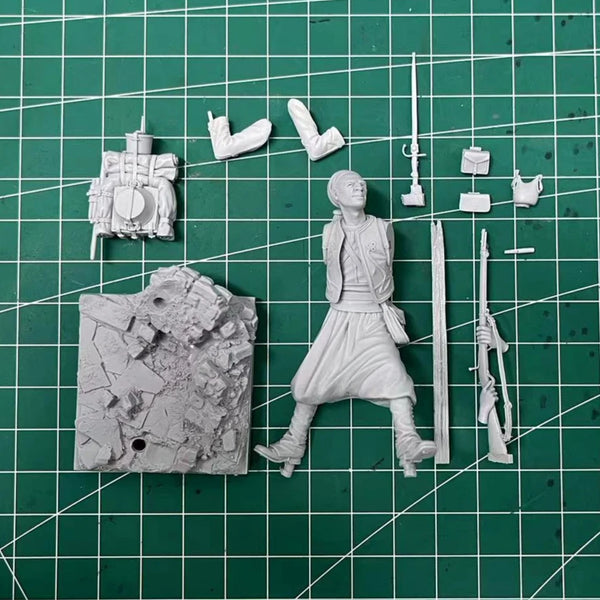 1/24 Napoleonic French Grenadier Charging with Bayonet, Resin Model Figure Kit, Unassembled and Unpainted