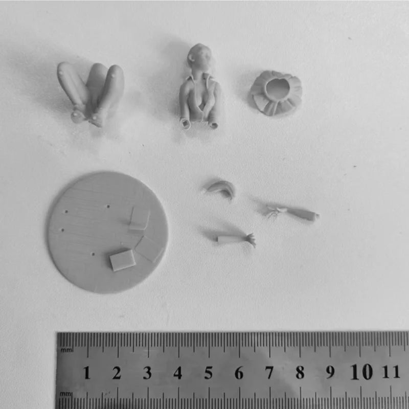 1/24 Female in School Uniform Kneeling, Resin Model Figure Kit, Anime Theme, Unassembled and Unpainted