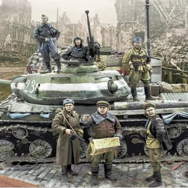 1/35 WWII Soviet Soldiers, 7 Figures, Resin Model Figure Kit, Unassembled and Unpainted
