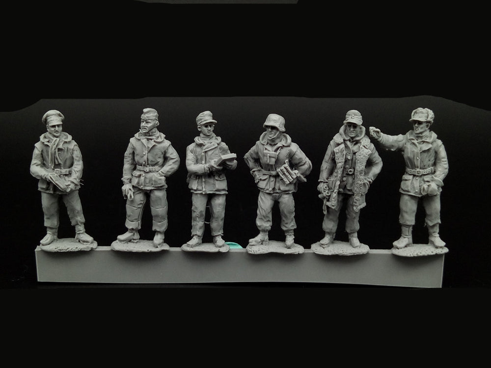 1/72 WWII Winter Officers, 6 Figures, Resin Model Figure Kit, Unassembled and Unpainted