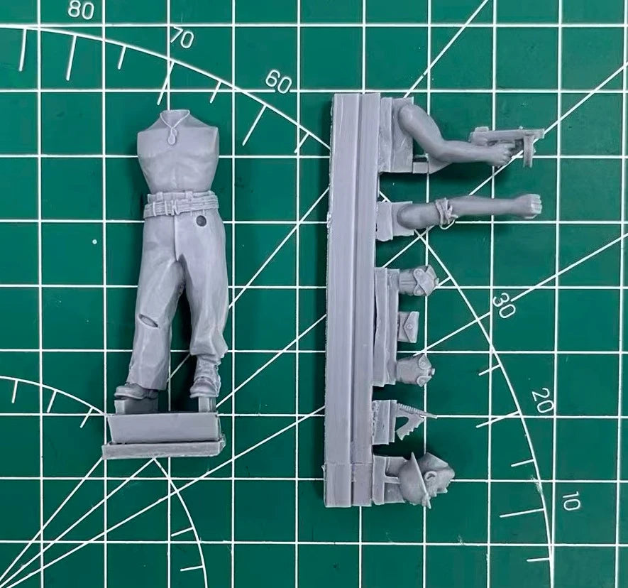 1/35 Modern USMC Tanker Soldier, Resin Model Figure Kit, Unassembled and Unpainted