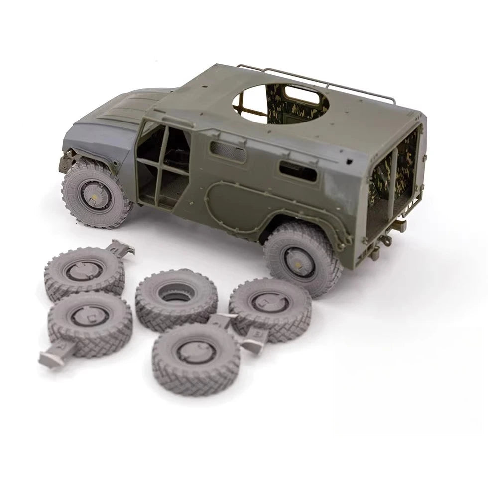 1/35 Cold War Soviet GAZ-233014 Tiger Armored Vehicle, Resin Model Vehicle Kit, Unassembled and Unpainted