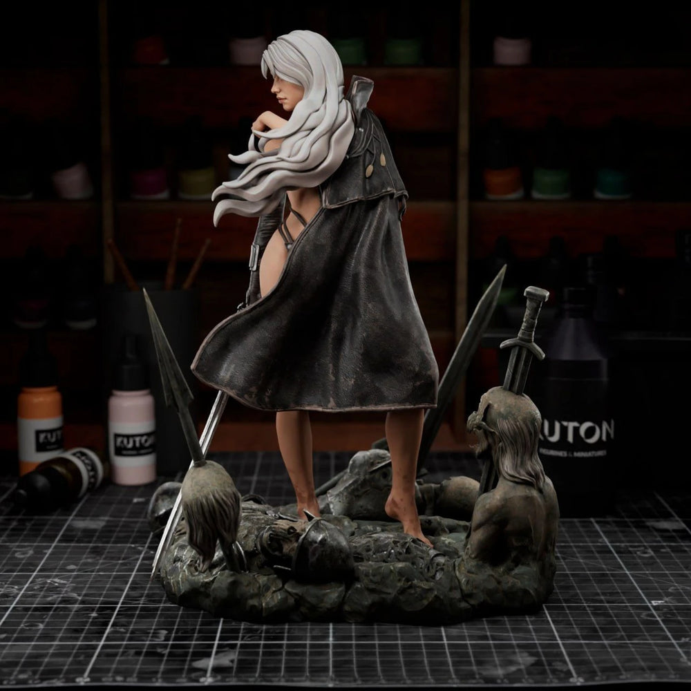 Female Warrior with Greatsword, Resin Model Figure Kit, Fantasy Theme, Unassembled and Unpainted