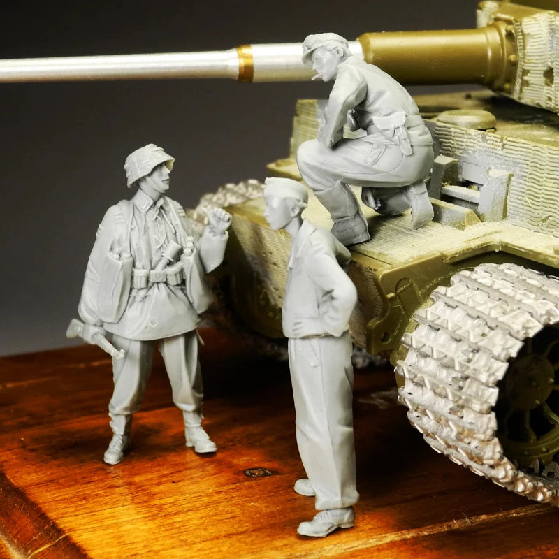1/35 WWII German Tank Crew in Combat Positions, 3 Figures, Resin Model Figure Kit, Unassembled and Unpainted