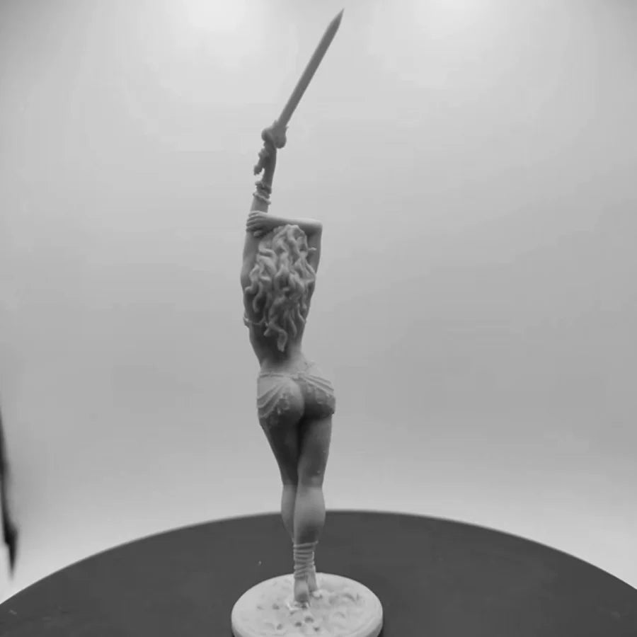 1/24 Fantasy Female Warrior Attacking with Spear, Resin Model Figure Kit, Unassembled and Unpainted