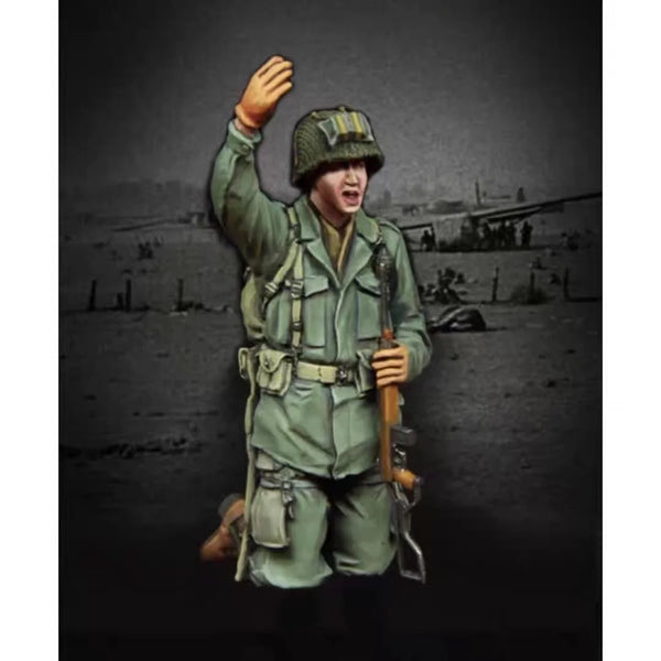 1/35 WWII Allied Soldier Victory Pose, Resin Model Figure Kit, Unassembled and Unpainted