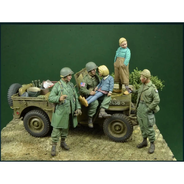 1/35 WWII American Soldier Scene, 9 Figures, Resin Model Diorama Kit, Unassembled and Unpainted