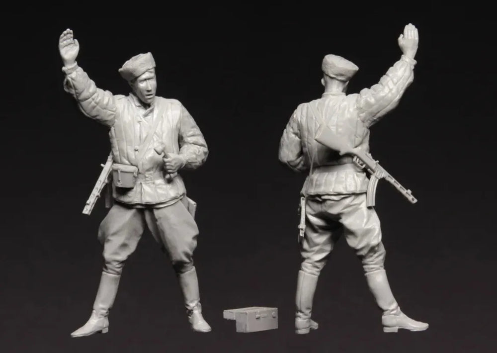 1/35 WWII Russian Red Army Infantry, 2 Figures, Resin Model Figure Kit, Unassembled and Unpainted