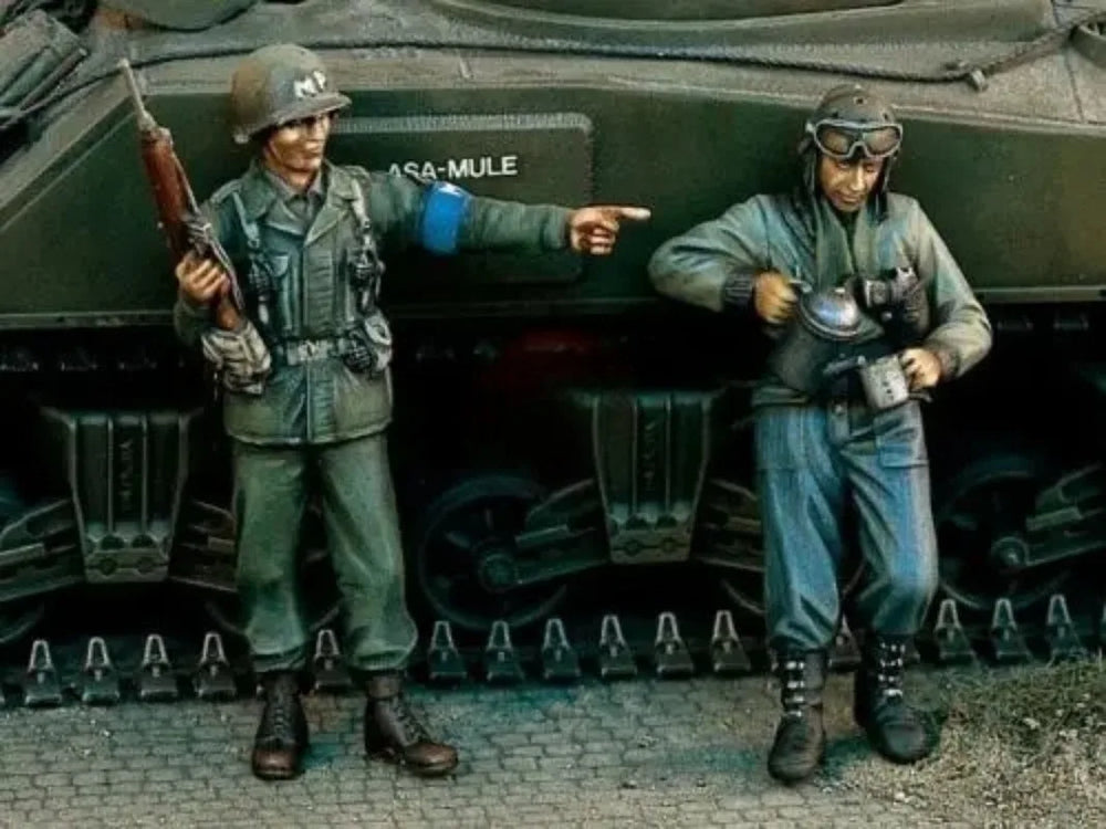 1/35 WWII US Army Soldiers, 2 Figures, Resin Model Figure Kit, Unassembled and Unpainted