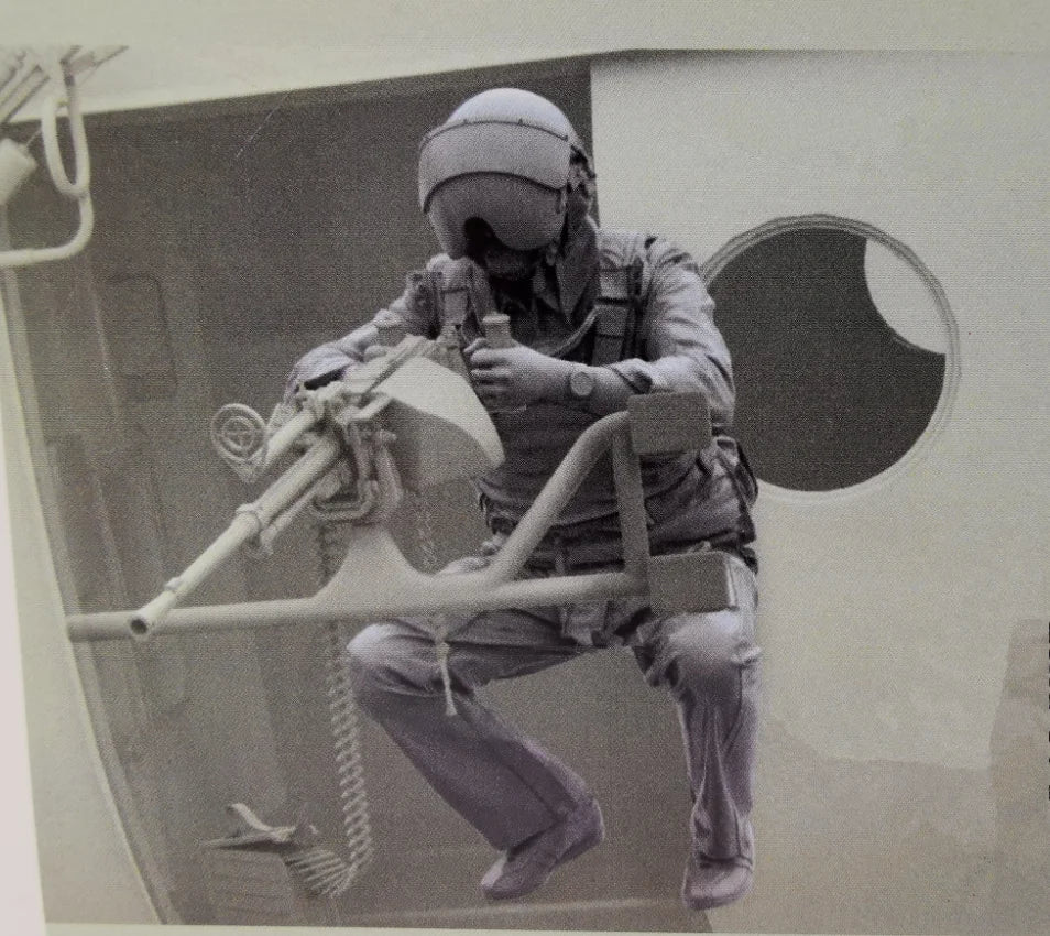 1/48 Modern Tactical Operator Aiming Rifle, Resin Model Figure Kit, Unassembled and Unpainted