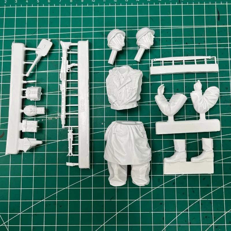 1/16 WWII German Rifleman Standing Ready, Resin Model Figure Kit, Unassembled and Unpainted