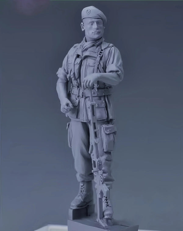 Modern British SAS Special Forces Operator with SA80/Assault Rifle 1/35 Resin Figure Kit