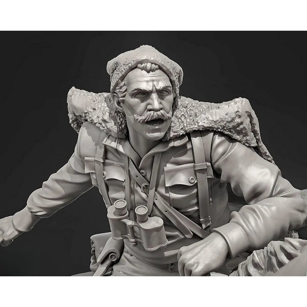1/35 WWI Russian Cavalry Commander, 2 Figures, Resin Model Figure Kit, Unassembled and Unpainted