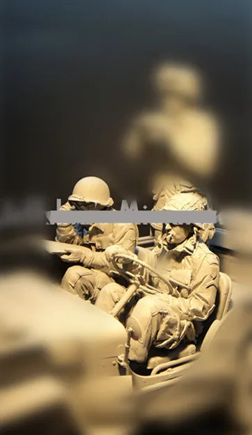 1/16 WWII German Submachine Gunner Crouching, Resin Model Figure Kit, Unassembled and Unpainted
