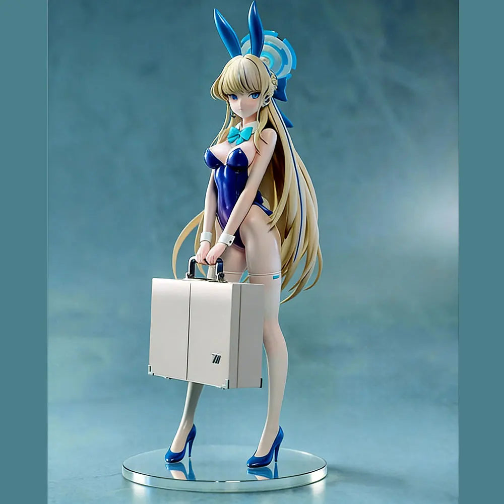 1/24 Girl with Suitcase, Resin Model Figure Kit, Anime Theme, Unassembled and Unpainted