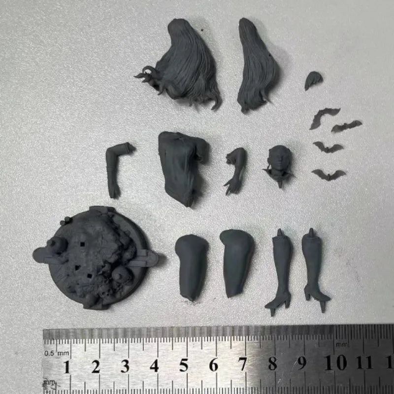 1/24 Dark Fantasy Vampire with Wings, Resin Model Figure Kit, Fantasy Theme, Unassembled and Unpainted