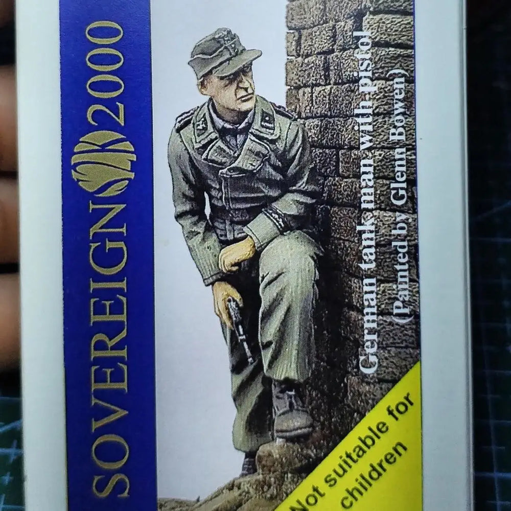 1/35 WWII German Officer Pointing, Resin Model Figure Kit, Unassembled and Unpainted